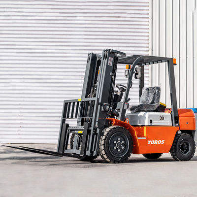 Buy 2500kg Warehouse Forklift Truck Power Steering Heavy Duty Fork Trucks online manufacture