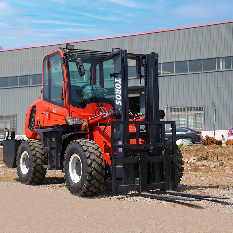 CE Diesel 5 Ton Rough Terrain Forklift With 15 Ft Maximum Forward Reach